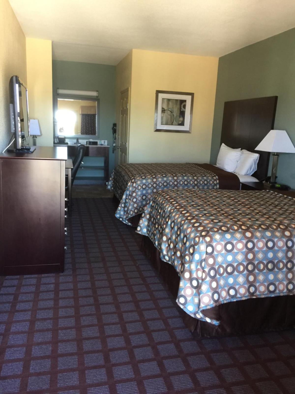 pearsall-inn-and-suites-image-11